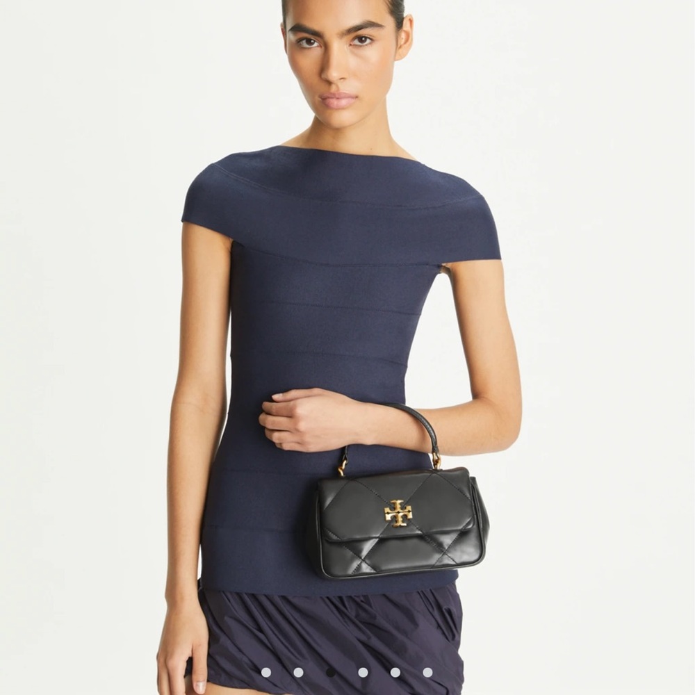 Black and Gold Quilted Shoulder Bag with Structured Design - Picture 8 of 9